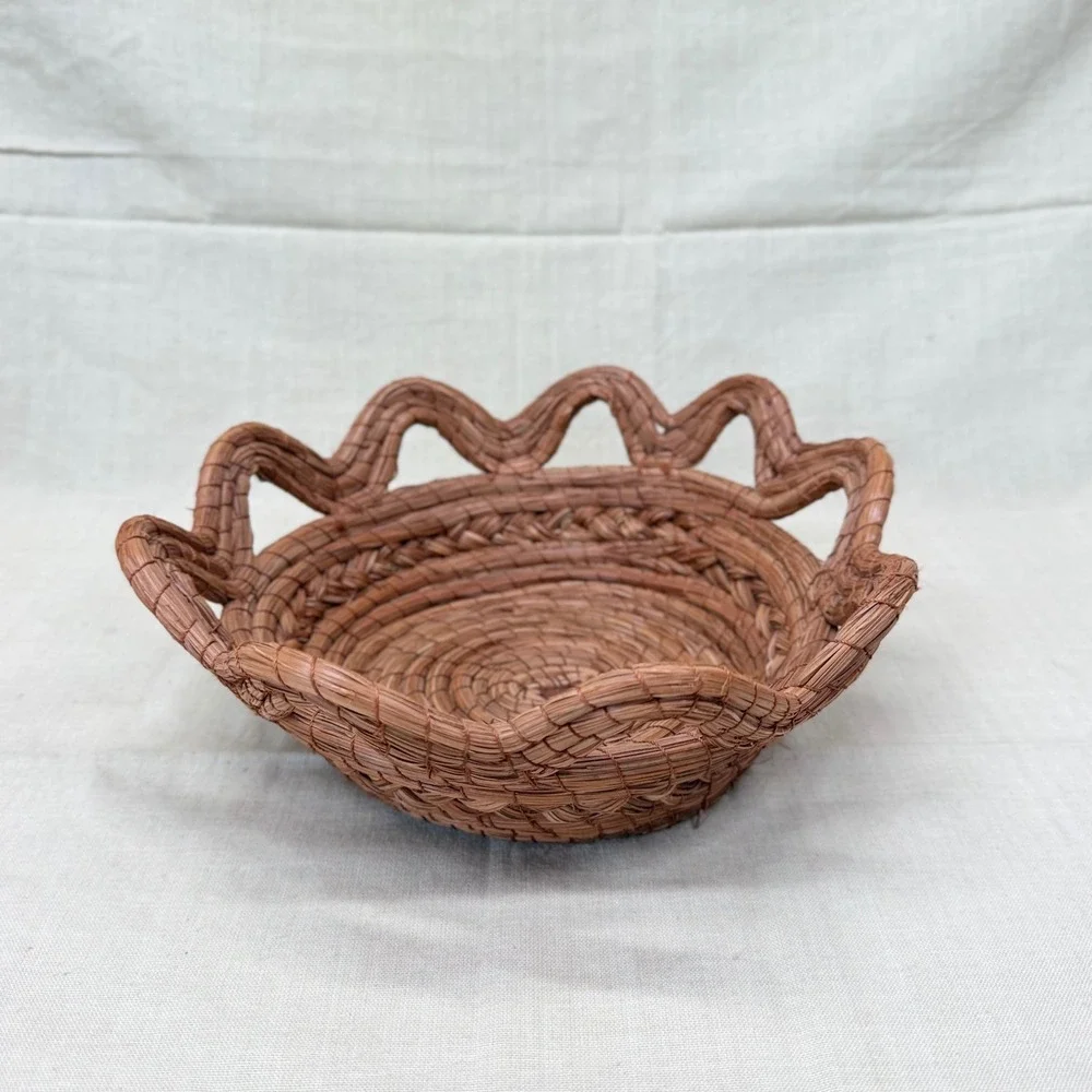 Vintage Hand Woven Pine Needle Basket Scalloped Edge Boho Brown Round Bowl 9.5in